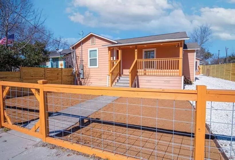 مسافرخانه Adorable 2br Guesthouse Close To Riverwalk And Dt