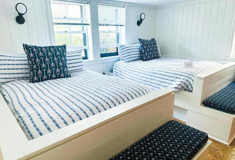 فندق Centerboard