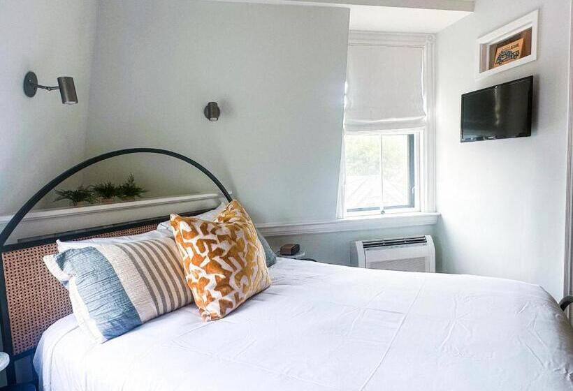 فندق Centerboard