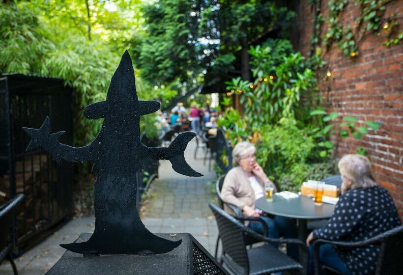 فندق Mcmenamins White Eagle