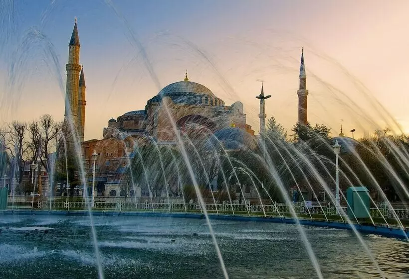 هتل Renova Turizm