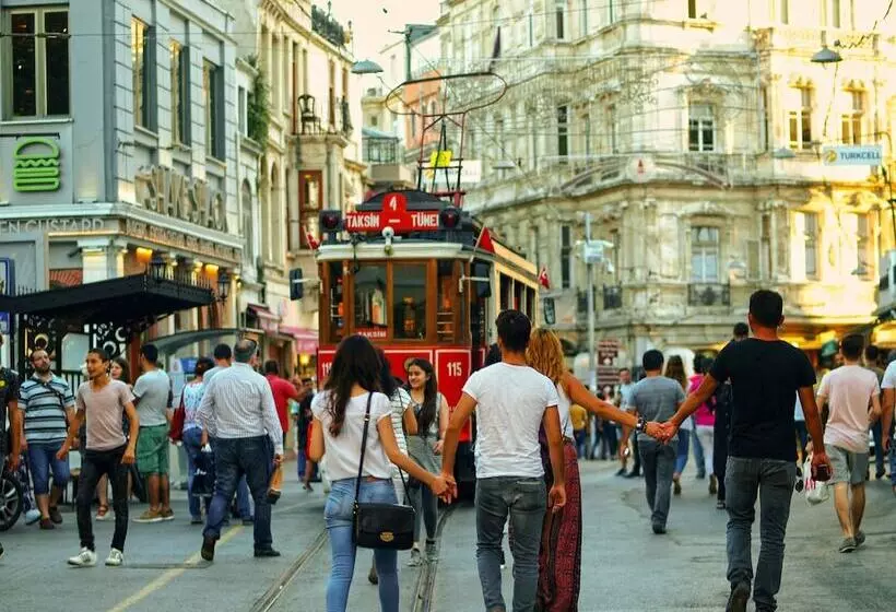 هتل Renova Turizm