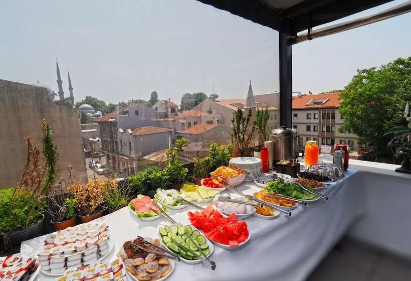 هتل Renova Turizm