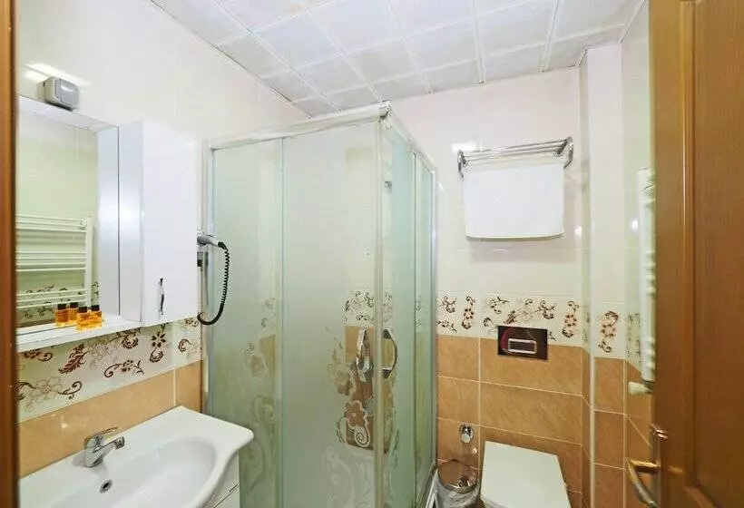 هتل Renova Turizm