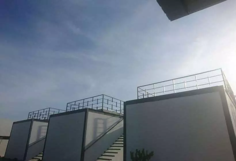 پانسیون District Eight