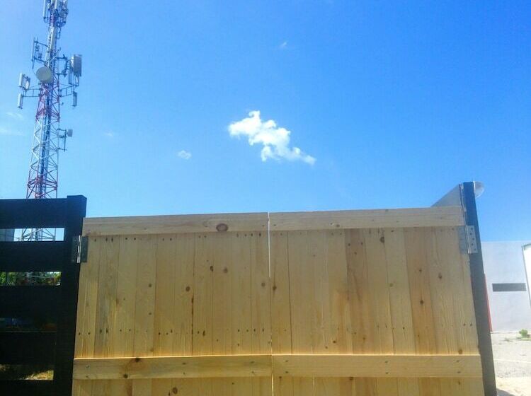 Пансион District Eight