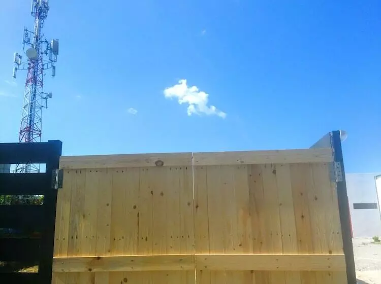 پانسیون District Eight