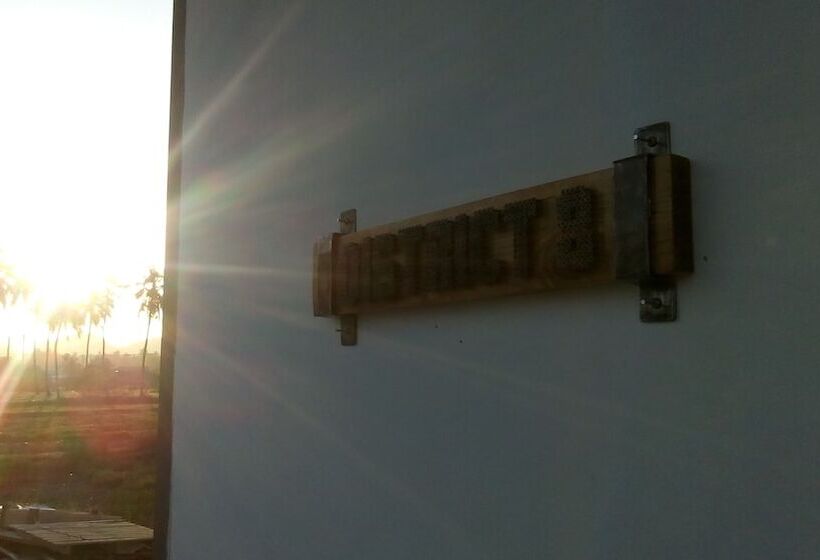 Пансион District Eight