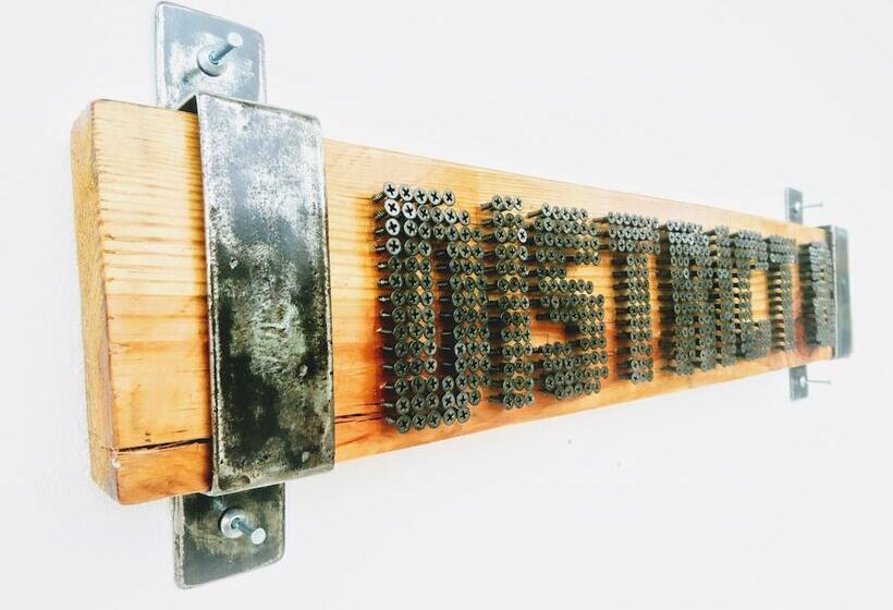 Пансион District Eight