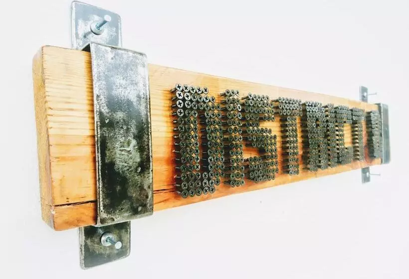 پانسیون District Eight