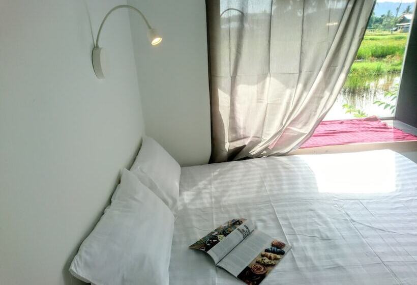 Пансион District Eight