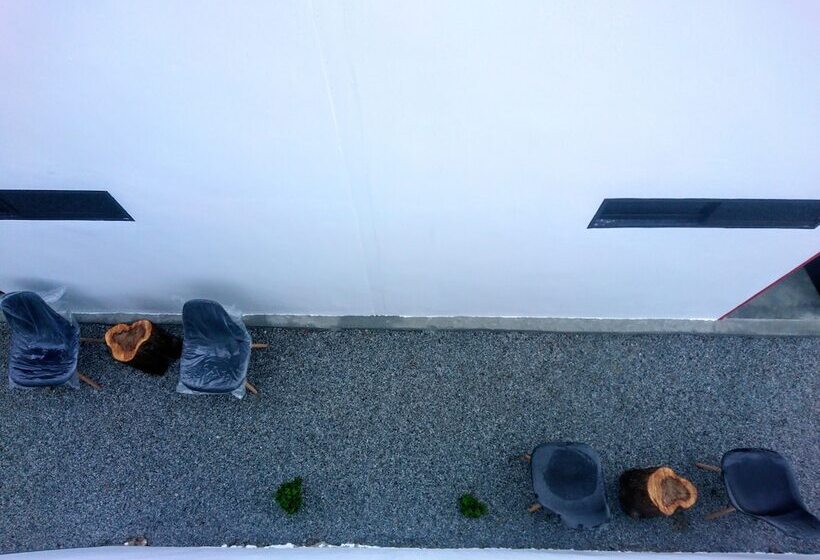 Пансион District Eight