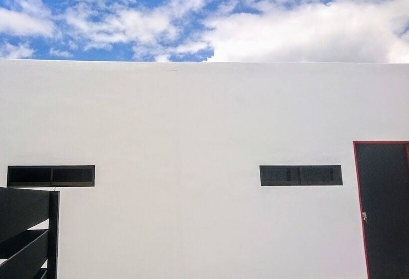 Пансион District Eight