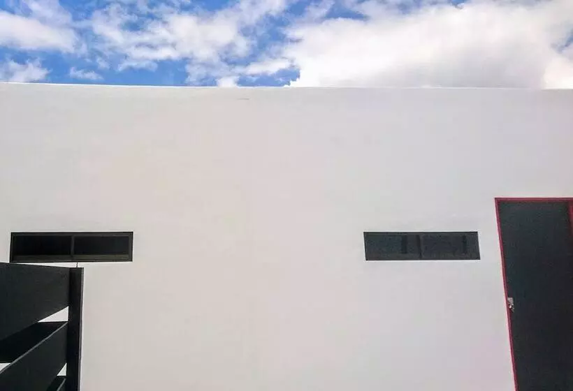 پانسیون District Eight