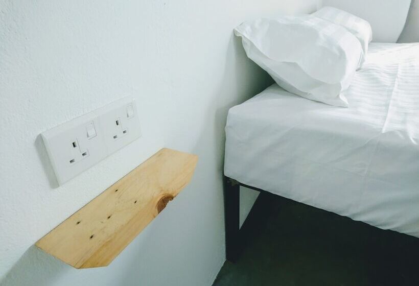 Пансион District Eight