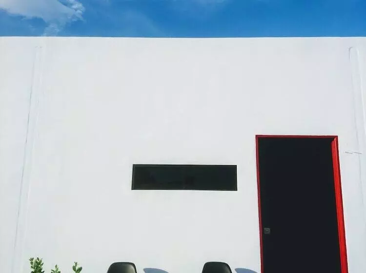 پانسیون District Eight