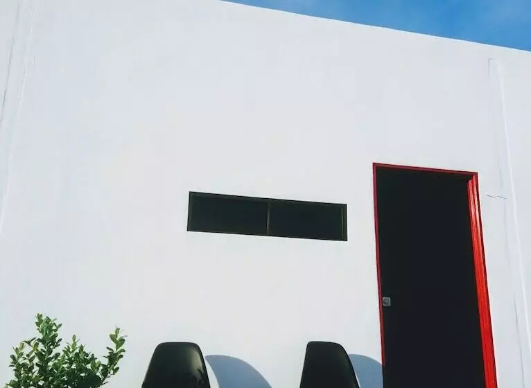 پانسیون District Eight