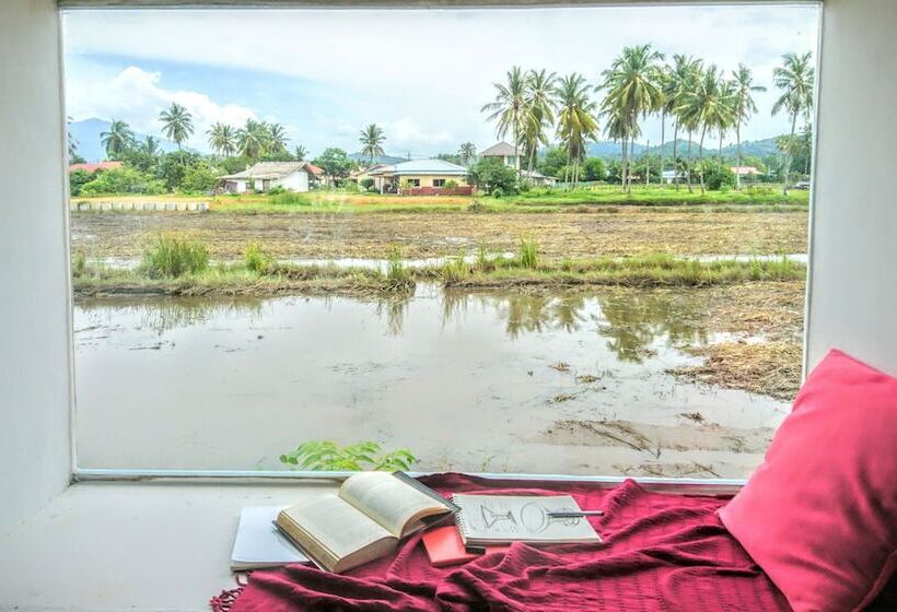 Пансион District Eight