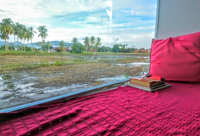 Пансион District Eight