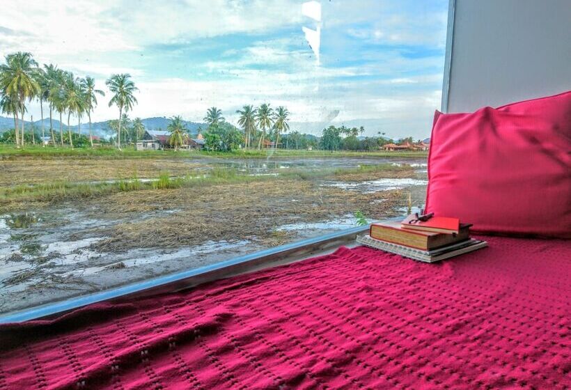 Пансион District Eight