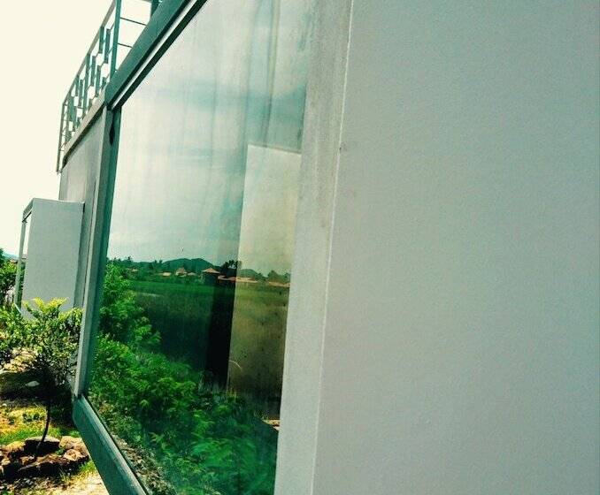 פנסיון District Eight