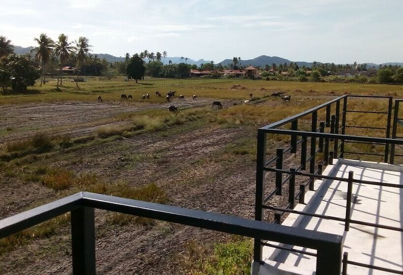 Пансион District Eight