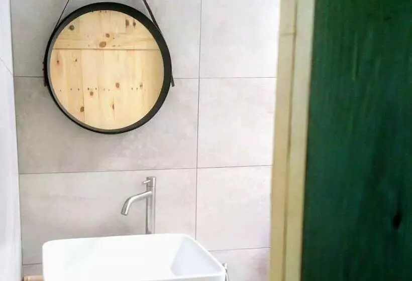 پانسیون District Eight