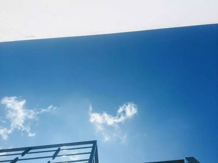 پانسیون District Eight