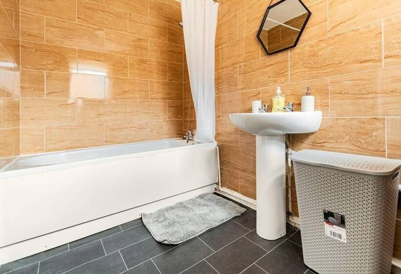 Residência Immaculate 4 Bed House Near Anfield And Goodison