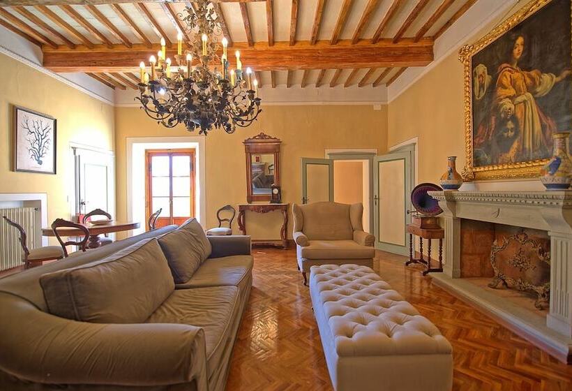 اقامتگاه Inviting 6 Bed House In Brindisi