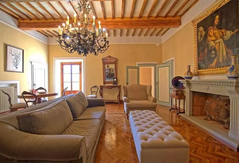 اقامتگاه Inviting 6 Bed House In Brindisi