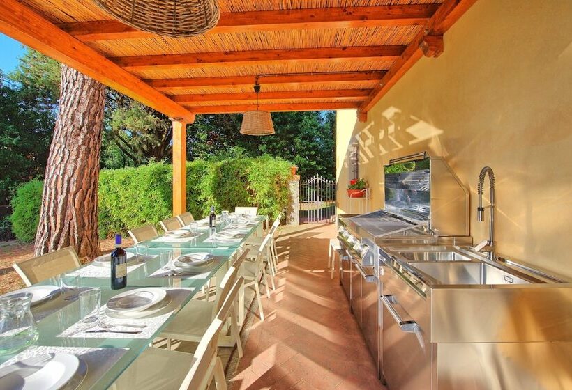 اقامتگاه Inviting 6 Bed House In Brindisi