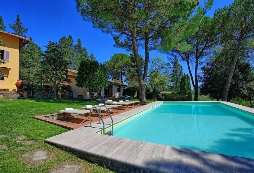 اقامتگاه Inviting 6 Bed House In Brindisi