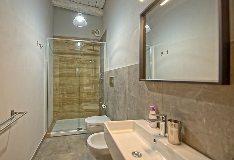 اقامتگاه Inviting 6 Bed House In Brindisi