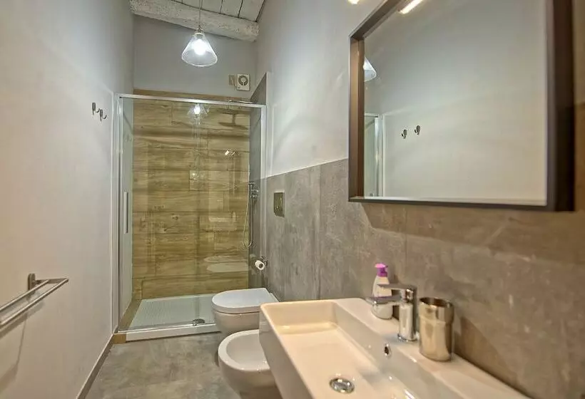 اقامتگاه Inviting 6 Bed House In Brindisi