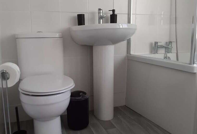 דירת נופש Lovely 3 Bed House In Bridgend 7min From Porthcawl