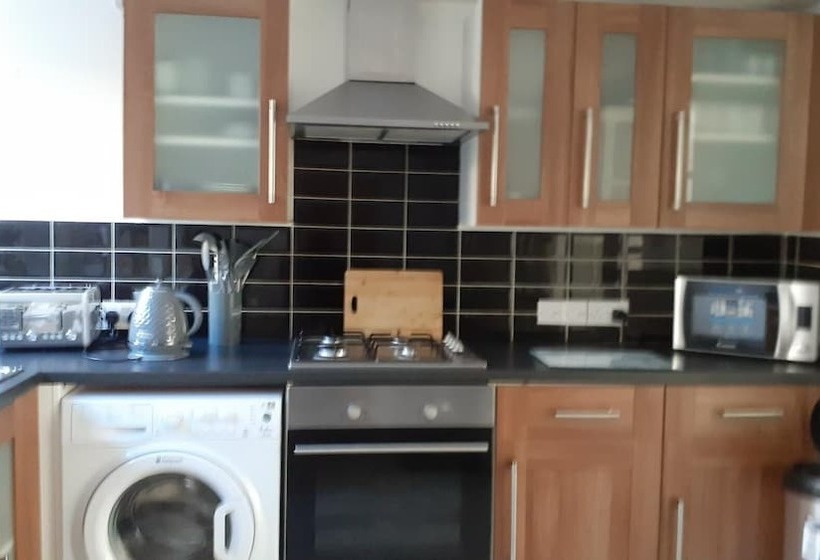 דירת נופש Lovely 3 Bed House In Bridgend 7min From Porthcawl