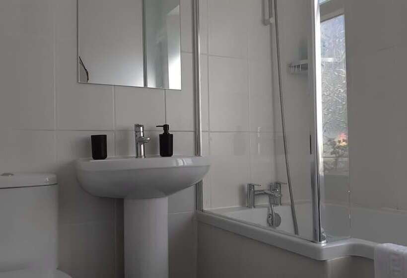 דירת נופש Lovely 3 Bed House In Bridgend 7min From Porthcawl