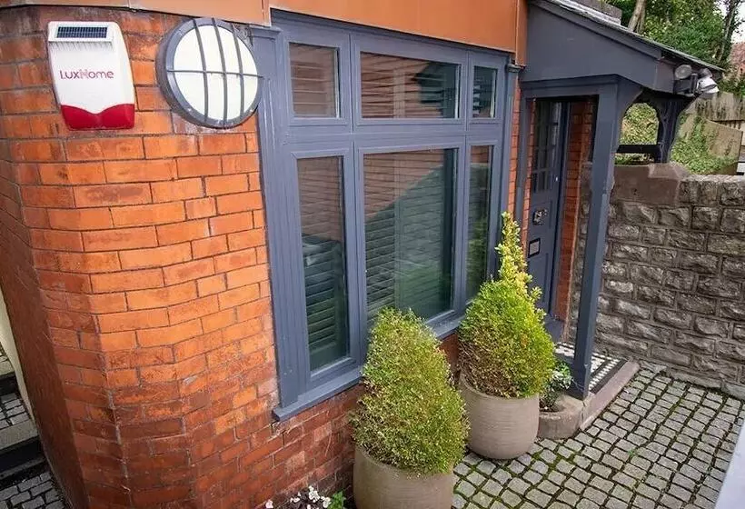 Beachcliff Hotel And Apartments