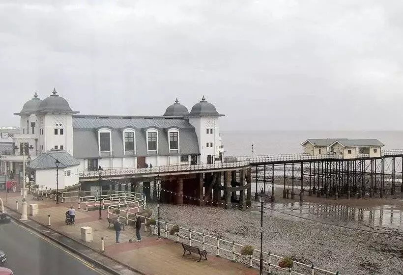 Beachcliff Hotel And Apartments