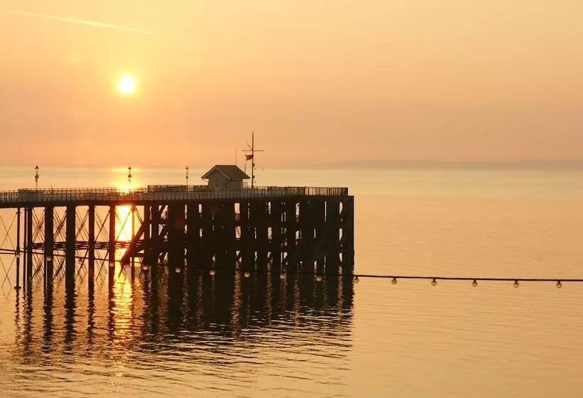 Beachcliff Hotel And Apartments