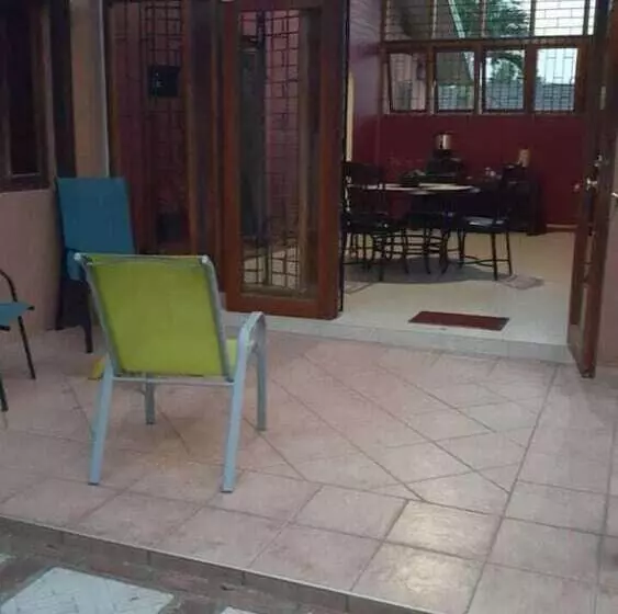 تختخواب و صبحانه Rafjam New Kingston