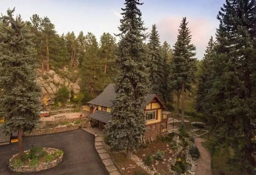 Hotelli Alpen Way Chalet Mountain Lodge