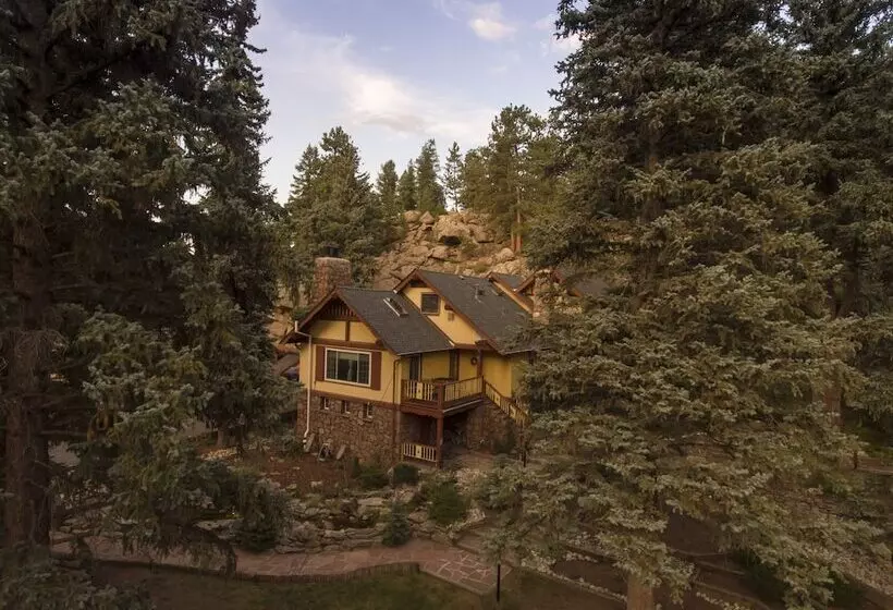 Hotelli Alpen Way Chalet Mountain Lodge