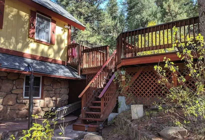 Hotelli Alpen Way Chalet Mountain Lodge