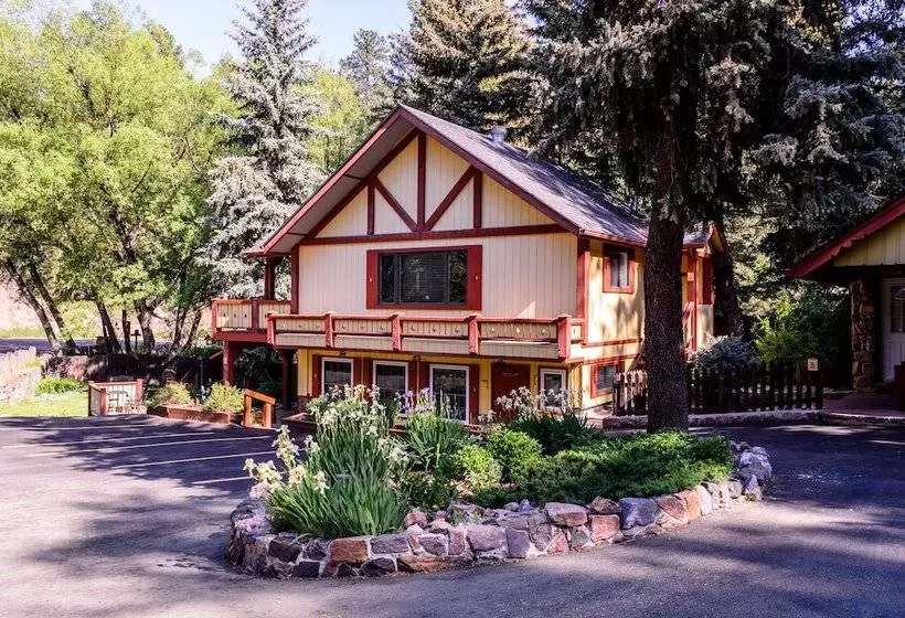 Hotelli Alpen Way Chalet Mountain Lodge