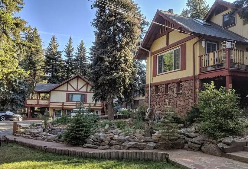 Hotelli Alpen Way Chalet Mountain Lodge