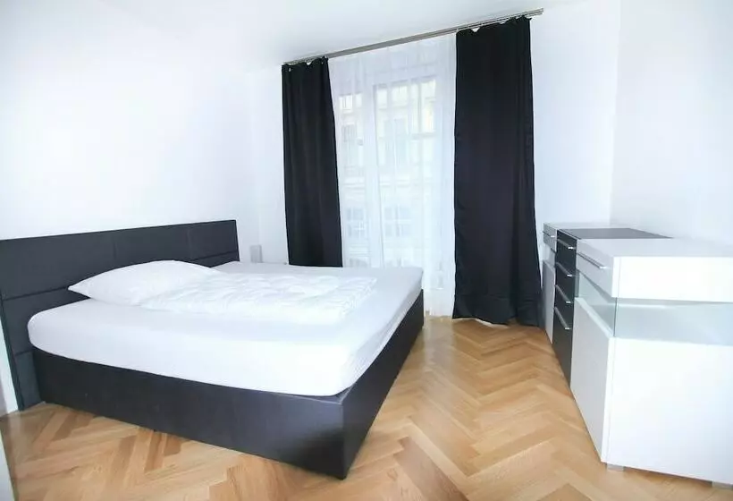 هتل Edelweiss City Apartments State Opera