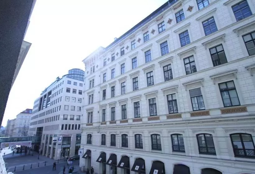 هتل Edelweiss City Apartments State Opera