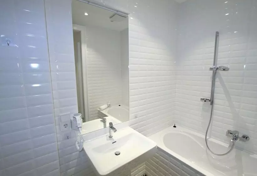هتل Edelweiss City Apartments State Opera